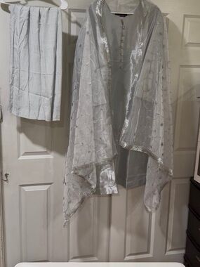 Light Silver Embroidered 3-Piece Ethnic Set